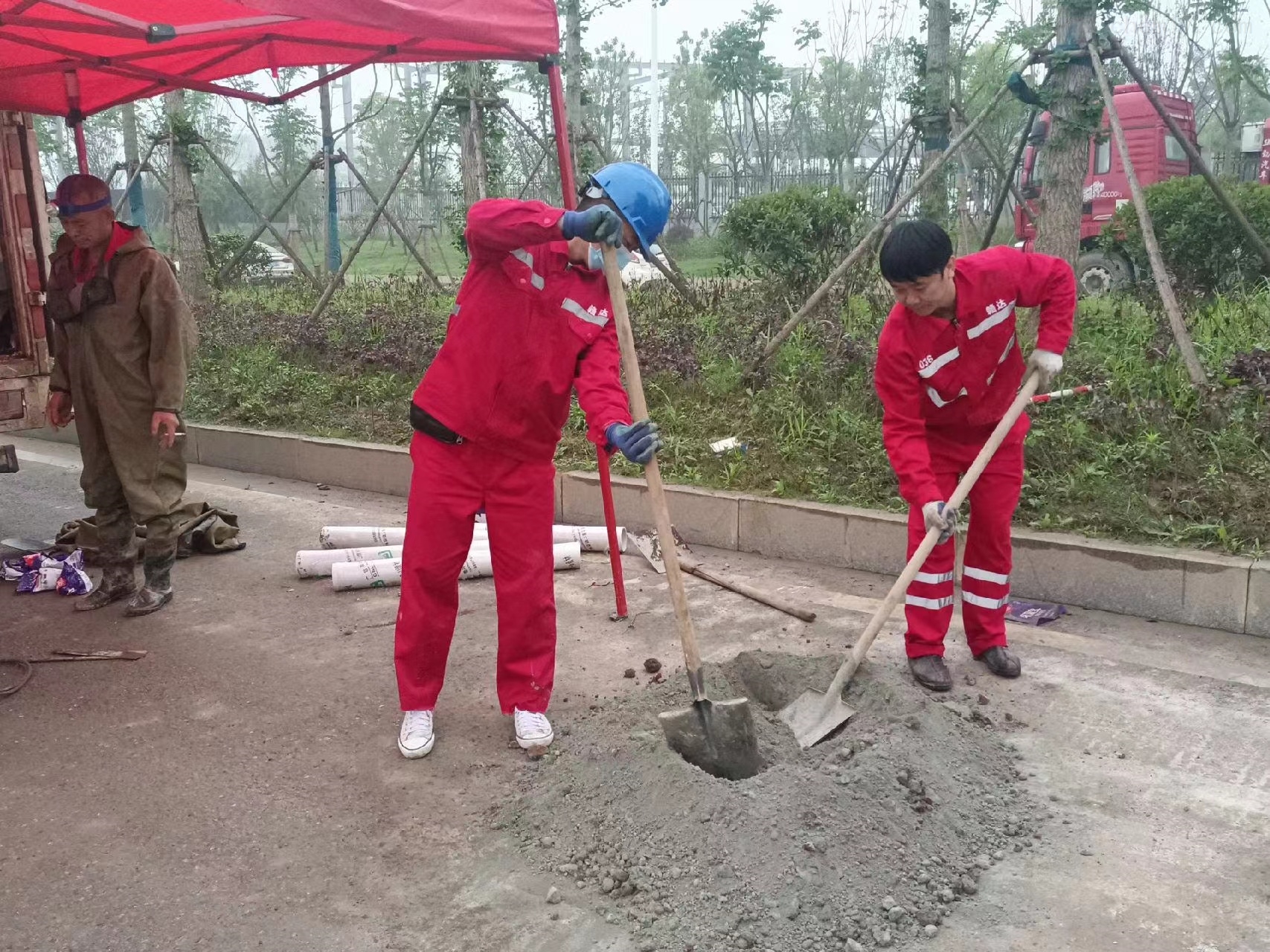 龙城管道疏通哪家好】及时进行市政管道清淤